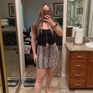 Like New / Free People Textured Snakeprint Mini Skirt Sz 8